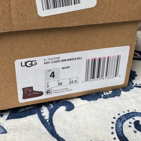 ❤️NEW❤️ UGG Kids Classic Mini Mirror Ball Boot - Picture 8 of 9
